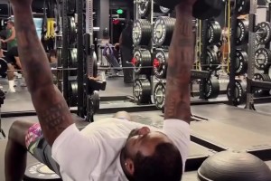 约翰沃尔重返健身房开始训练了 💪